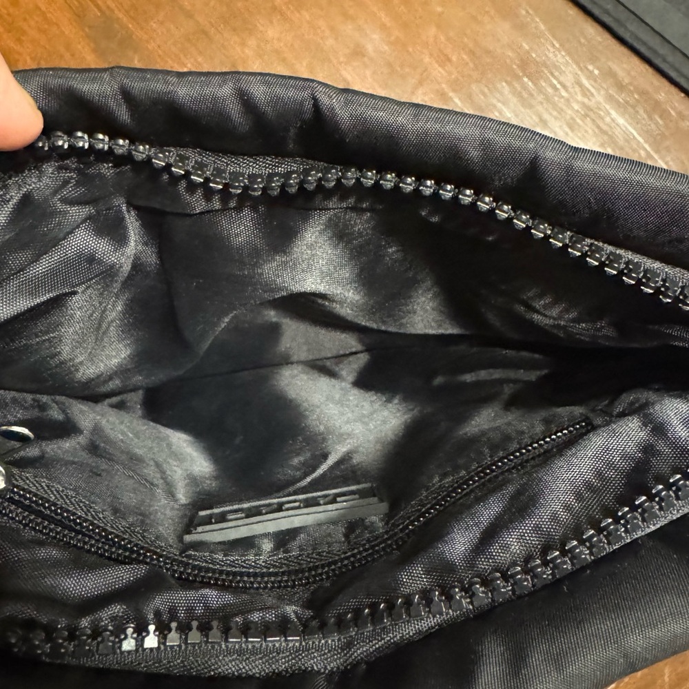 TAHARI PERRY NYLON CROSSBODY BAG